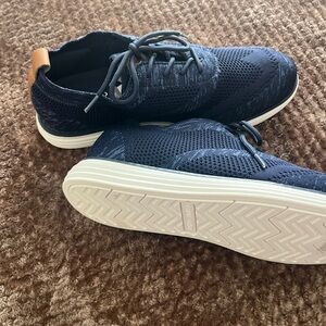 Men's Black Knit Sneakers